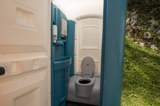 Best Portable restroom trailer rental  in Fairfax, MN